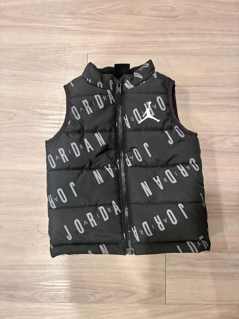 Jordan Puffer Vest Size 2T Black All Over Print